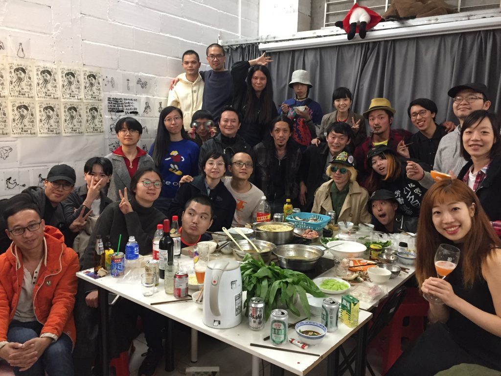 琪琪音像、上阳台台友、高圆寺的松本哉以及日本乐队劳动组合（Punk Rocker Labor Union）的聚餐，2017.