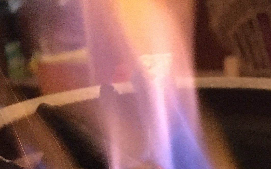 阿甘本谈及潜能时使用了一个比喻，“火只能燃烧”；图片提供：储云；摄影：小唯.