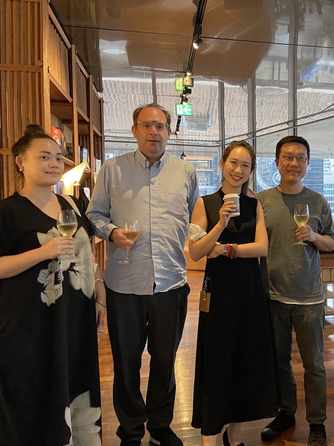 从左至右：策展人张瀞尹、Tobias Berger、秦文娟和建筑师Human Wu.