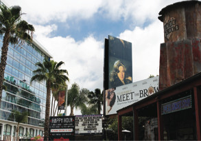 辛迪·舍曼、 《无标题电影剧照》、 1977－80／2008、 广告牌、装置现场、 西好莱坞日落大道和橄榄街、2008