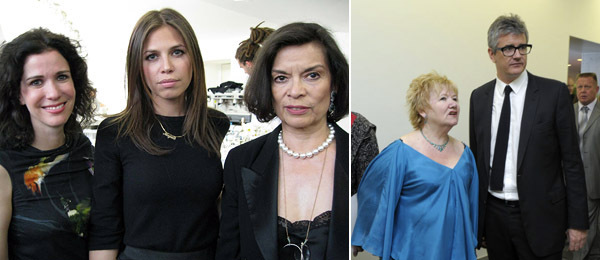 左图: 策展人Mollie Dent-Brocklehurst, GCCC 创办人Dasha Zhukova, 以及Bianca Jagger。右图: Mary Brennan 和经纪人 Jay Jopling。 