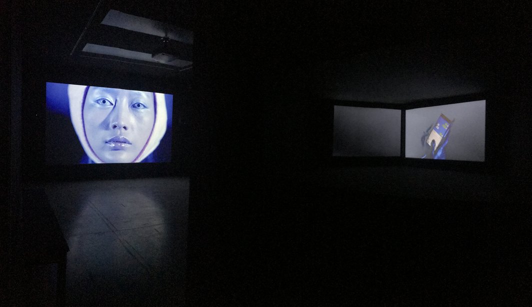 陈轴，《蓝洞》在香港白立方展览现场，2018. 摄影：李宁.
