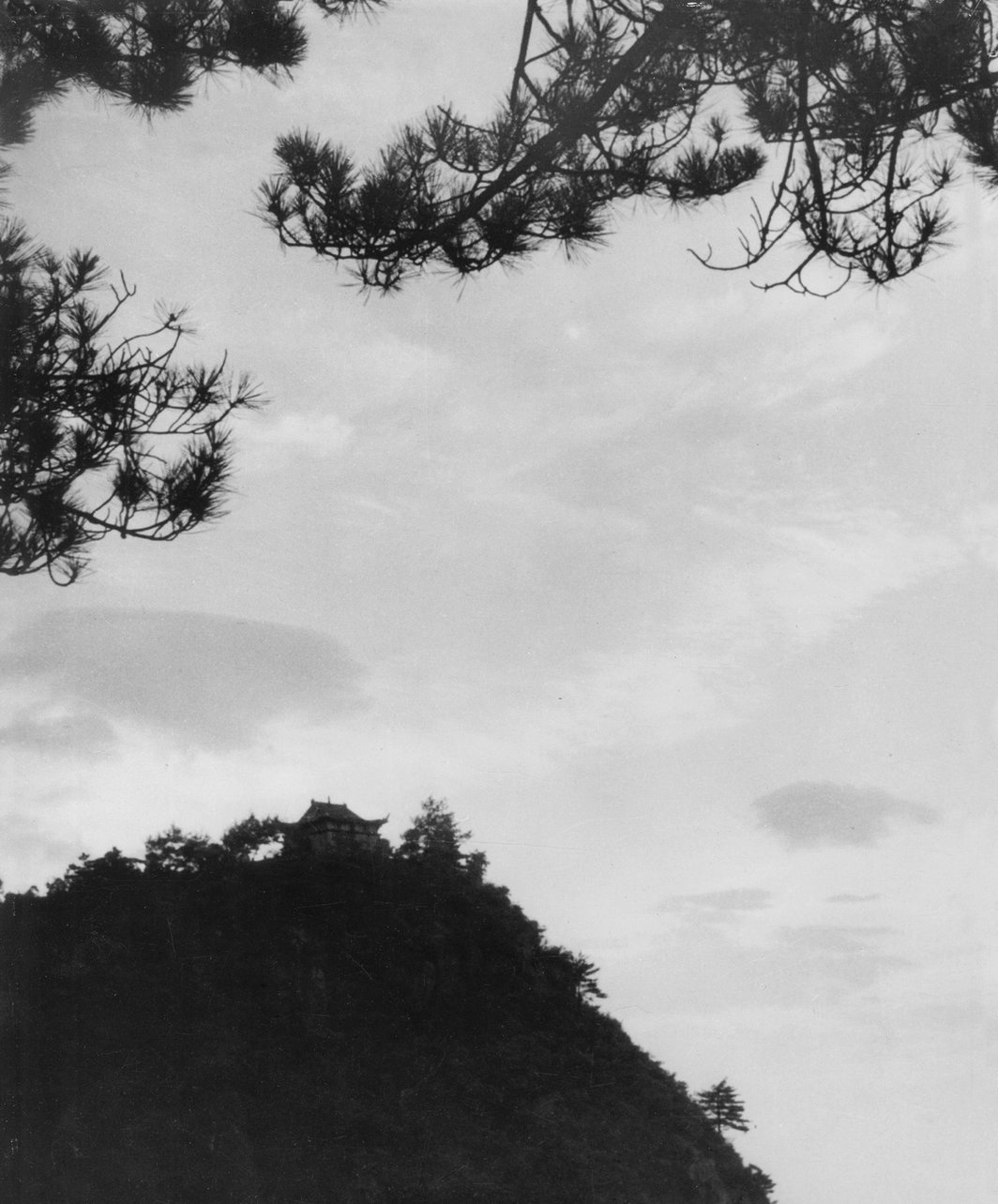 李进，《庐山仙人洞》，1961，银盐纸基，30 × 24.5 cm.