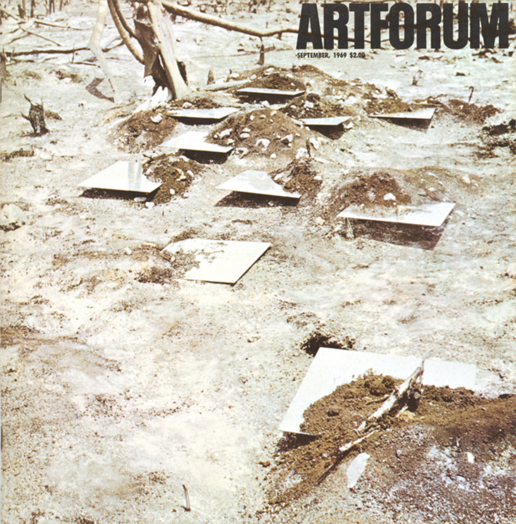 《艺术论坛》1969年9月刊封面：罗伯特·史密森，《尤卡坦镜像错位（1-9））》（局部），1969.