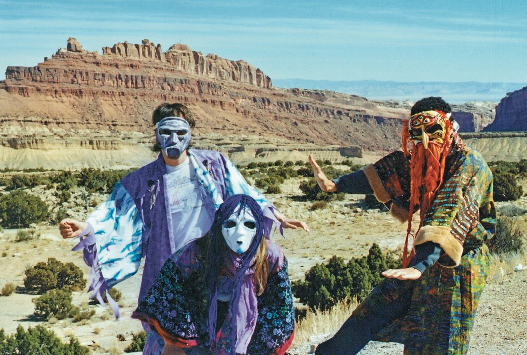 “我的野蛮人”，《银色思维》（Silver Minds），2006，排练现场，犹他州黑龙峡谷，2006年3月19日. 从左至右：亚历山德罗·塞加德、洁德·戈登和马利克·盖恩斯.