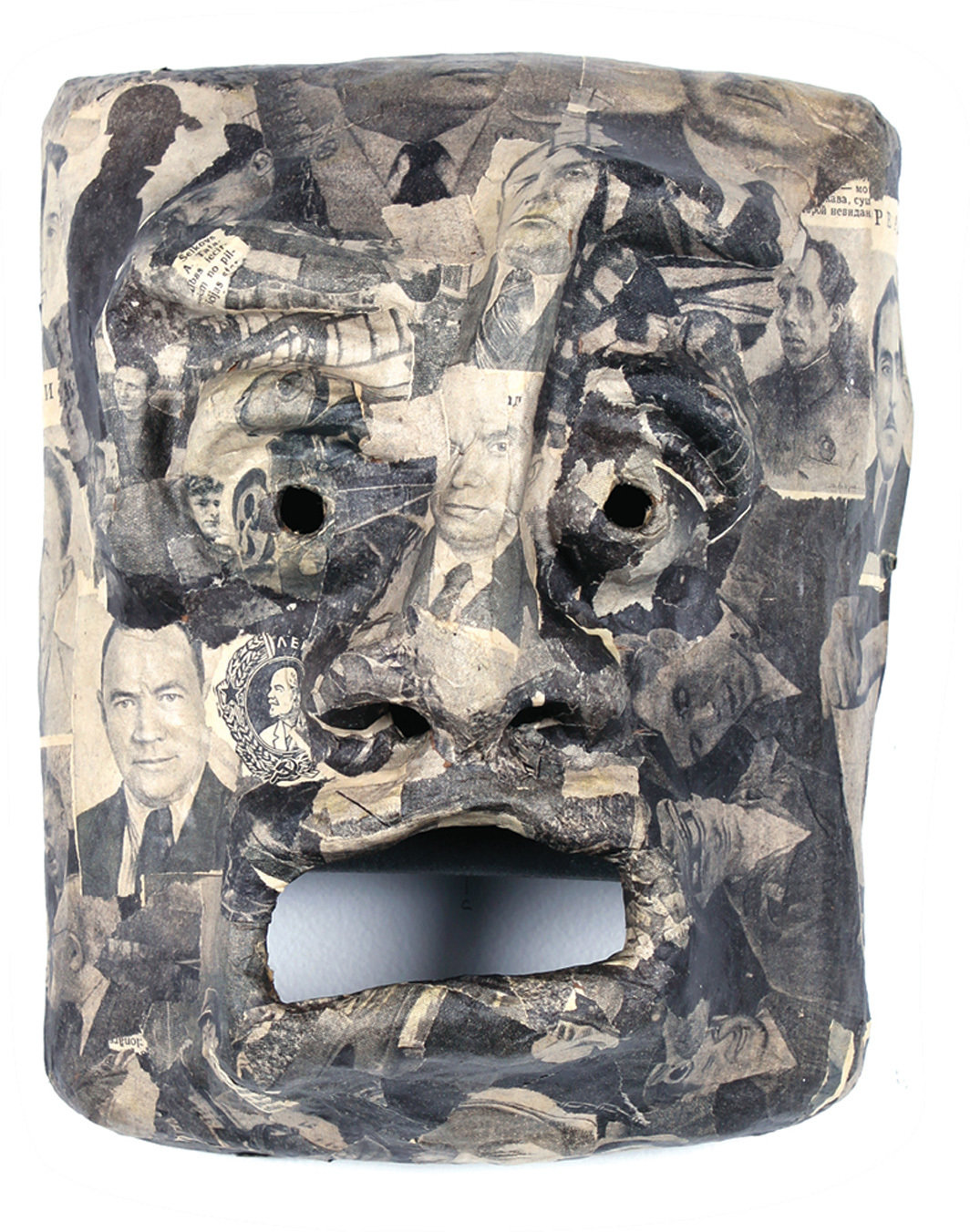 “我的野蛮人”，《失业者》（Unemployed Man），2013，纸糊面具，111⁄4 × 8 × 41⁄2".