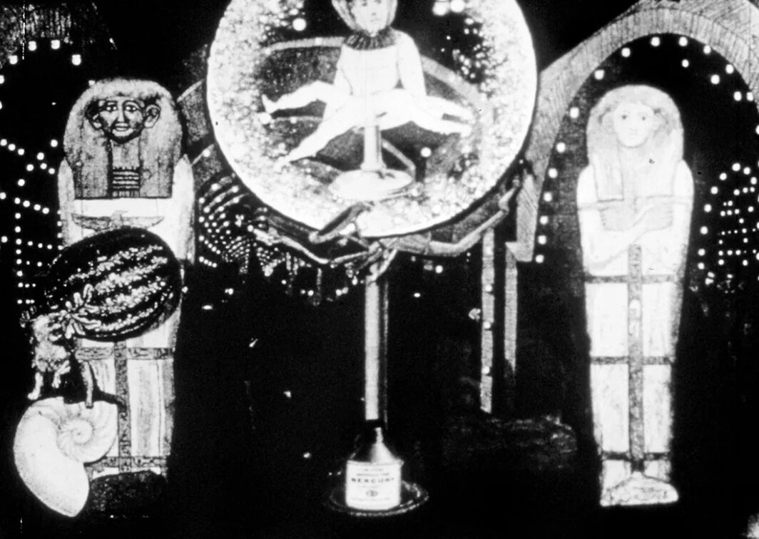 哈里·史密斯，《影片12号：天地魔法》，约1957-62，16毫米胶片，黑白，有声，时长66分.